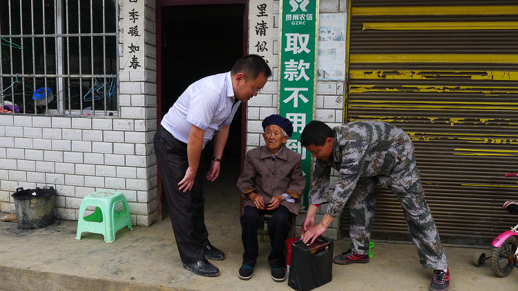 愛(ài)心捐贈(zèng)，溫暖社會(huì)，身懷著強(qiáng)烈的社會(huì)責(zé)任感